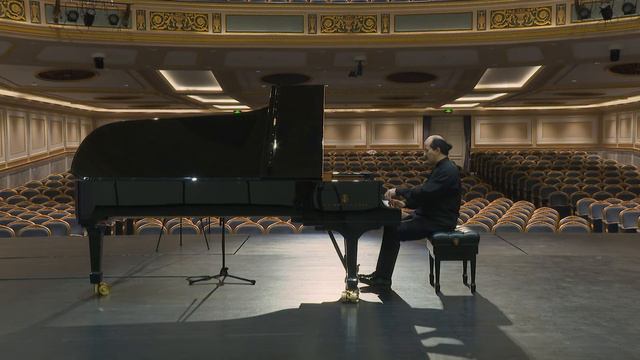 Wang Jianzhong "The clouds chasing the moon" played by A.IVANOVICH (piano) смотреть онлайн