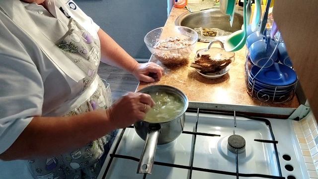 Помогала разгружать овёс.Обычные дела. смотреть онлайн