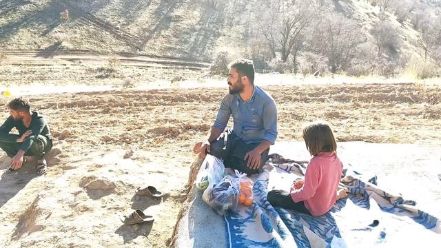 A Poignant and Heartbreaking Documentary: The Nomadic Lifestyle of Master Salman and Janan смотреть онлайн