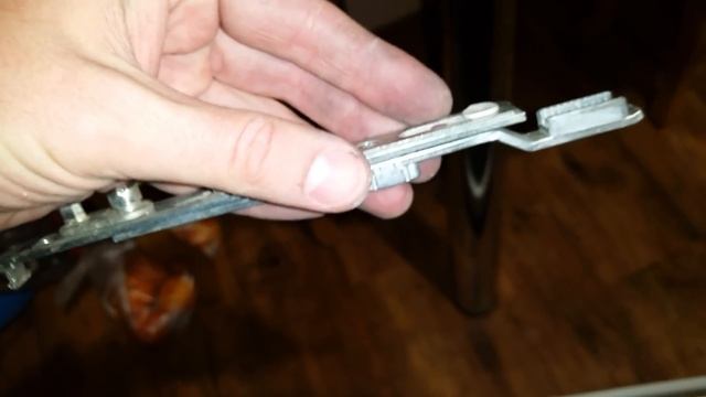 Ремонт фурнитуры на пластиковом окне. смотреть онлайн