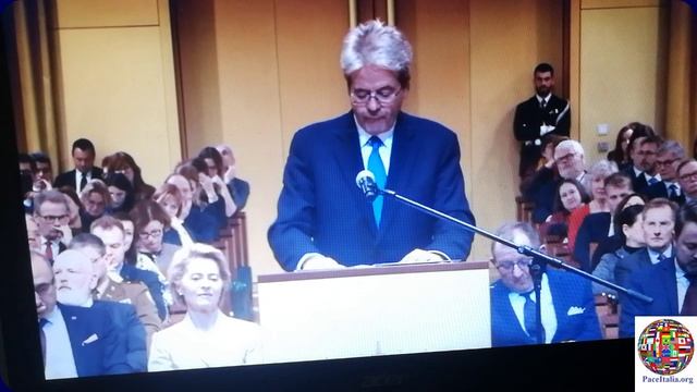 Giuramento del Presidente del Consiglio Italiano e del commissario UE смотреть онлайн