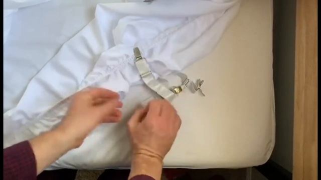 Как сделать, чтобы простынь не сползала?? Как сделать простынь на резинке из обычной? Легкий способ смотреть онлайн