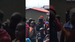 Дети в африке поют - великий Бог