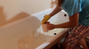 За 20 мин Весь процесс реставрации ванны акрилом женскими руками.