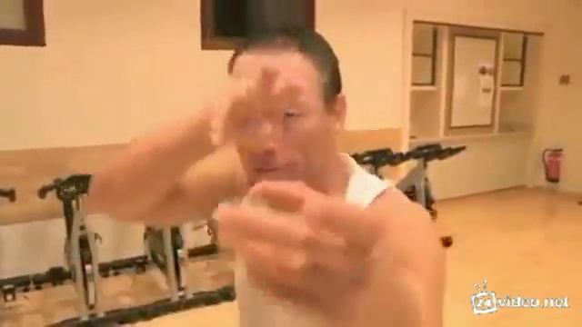 Что это с ним??хаахха Вандам не в себе !!