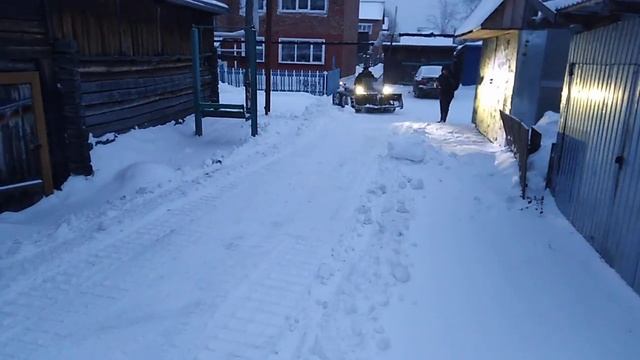 Уборка снега самодельным гусиным трактором смотреть онлайн