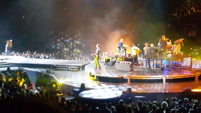 Easton Corbin "YEP" live at Excel Energy Center in St.Paul MN on 10/17/16 смотреть онлайн