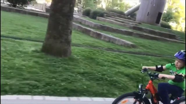 Тёма и его первая самостоятельная поездка на велосипеде. смотреть онлайн