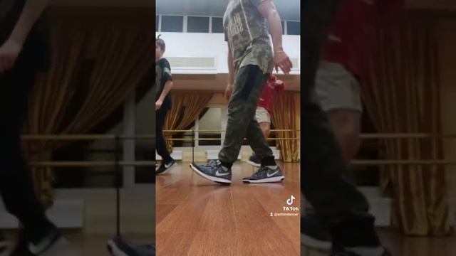 УЧИМ СУПЕР ДВИЖЕНИЕ НОГАМИ ТАНЕЦ ШАФЛ / ВИДЕО ИЗ ТИК ТОК ТРЕНДОВ 2021/ ОБУЧЕНИЕ ТАНЦАМ SHUFFLE смотреть онлайн