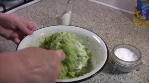 КАК ВКУСНО ПРИГОТОВИТЬ ОЛАДЬИ ИЗ КАБАЧКОВ С СЫРОМ, РЕЦЕПТ. ЕДА ДЛЯ ДИАБЕТИКОВ 2 ТИПА.