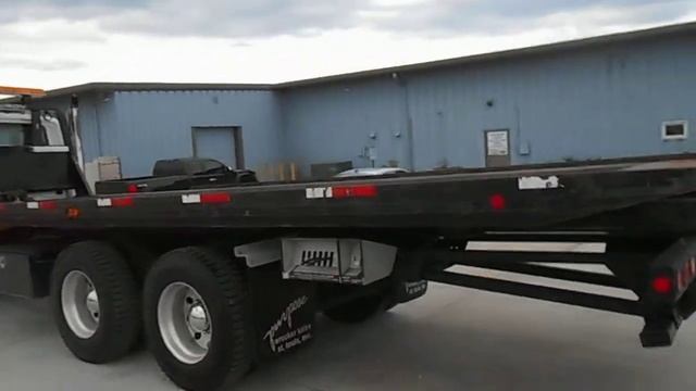 2008 IH 7500 with Chevron 28ft Industiral Bed смотреть онлайн
