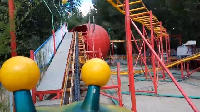Аттракцион Гусеница в Парке Астана смотреть онлайн