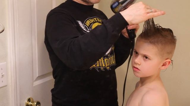 Professional Spiked Mohawk at HOME ********* DIY How to cut Punk Spiked Mohawk смотреть онлайн