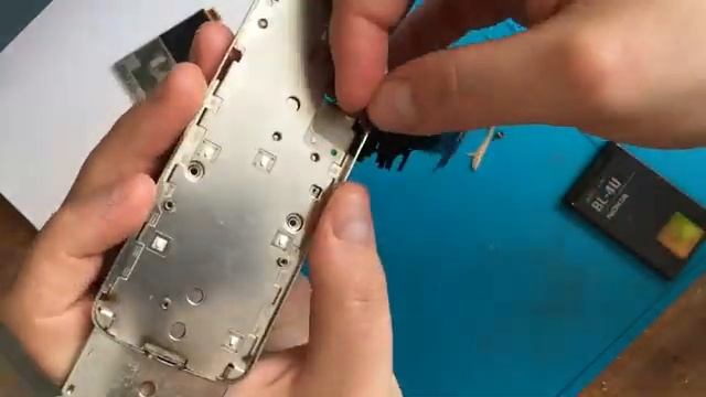 Nokia 8800e Carbon Arte Screen Replacement смотреть онлайн