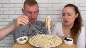МУКБАНГ ПАСТА КАРБОНАРА с БЕКОНОМ много сыра НЕ АСМР Mukbang pasta carbonara