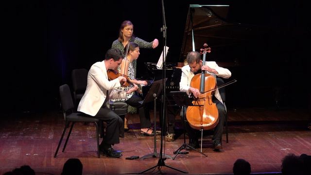 Haydn - Piano Trio in F sharp minor смотреть онлайн