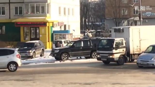 VL ru Гололед на Тихой, движение практически стоит смотреть онлайн