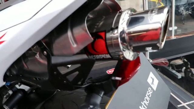 Honda CBR 600 RR + Scorpion end can + R&G crash protection + more... смотреть онлайн