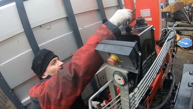 Промыли гидравлическую систему на КМУ FERRARI 581, была эмульсия. Почему? Всё дело в маленьком с... смотреть онлайн