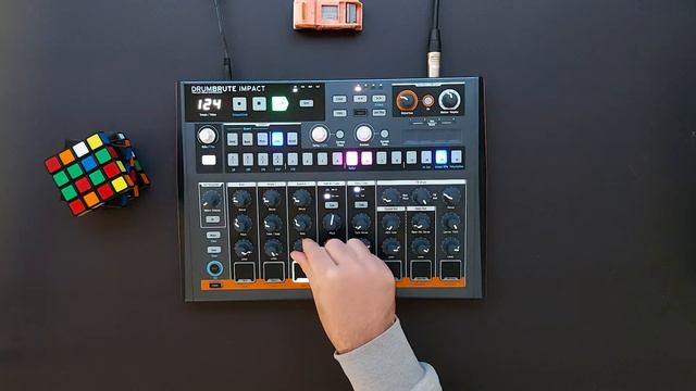 House, Techno Drum Patterns Tutorial & jamming with DrumBrute Impact. смотреть онлайн