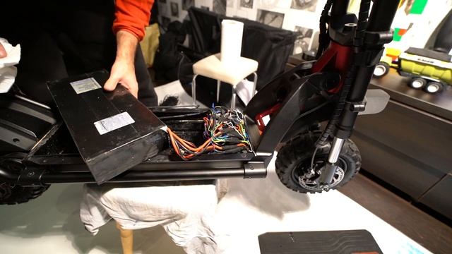 Kaabo Wolf Warrior 11 Разбор самоката, что можно увидеть сняв крышку? смотреть онлайн