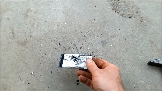 Что произойдёт, если повредить батарейку от смартфона. смотреть онлайн