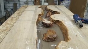 Стол река из Карагача и эпоксидной смолы