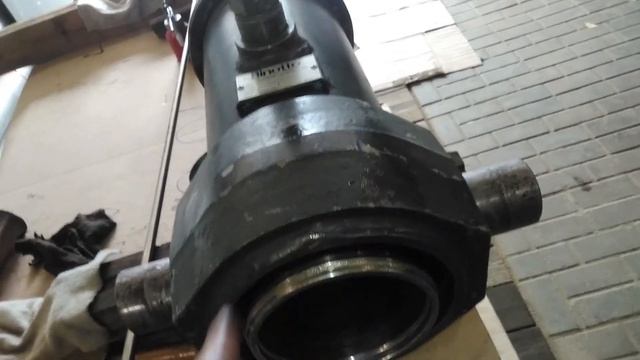 Сороконожка часть 117. Мерседес Актрос 4144к. Сборка гидроцилиндра подъёма кузова. смотреть онлайн