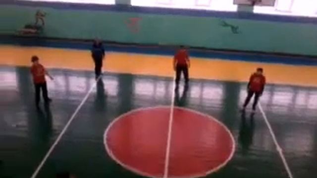 Волейбол(разминка)7 школа и СЮТ смотреть онлайн