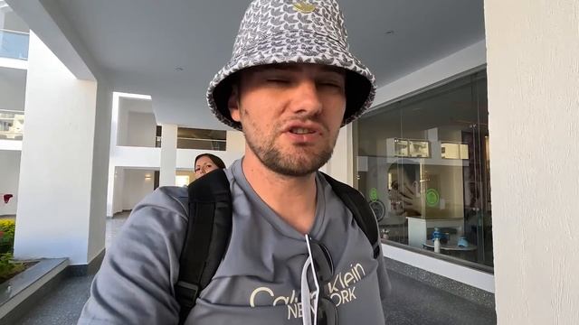 Застряли в Египте, отмена рейса, сняли один номер на всех, меня замочили в отеле