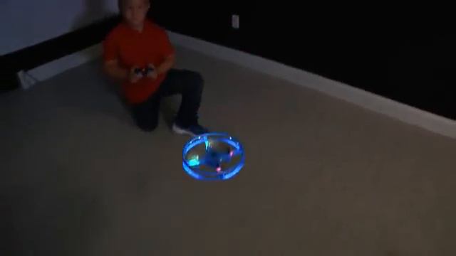 Mindscope Sky Lighter Ring Drone Light Up LED RC Multi-Channel QuadCopter смотреть онлайн