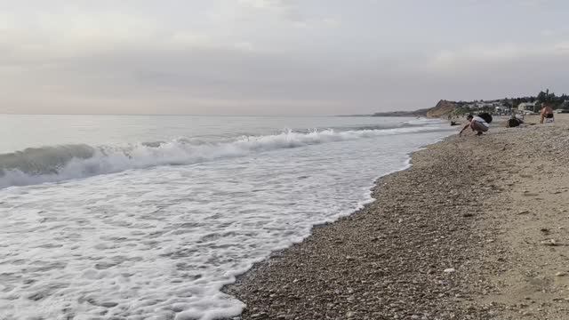 ЛЮБИМОВКА отдыхает от ТУРИСТОВ ! ЛУЧШИЙ пляж СЕВАСТОПОЛЯ - ПУСТОЙ ! Севастополь 2022. смотреть онлайн