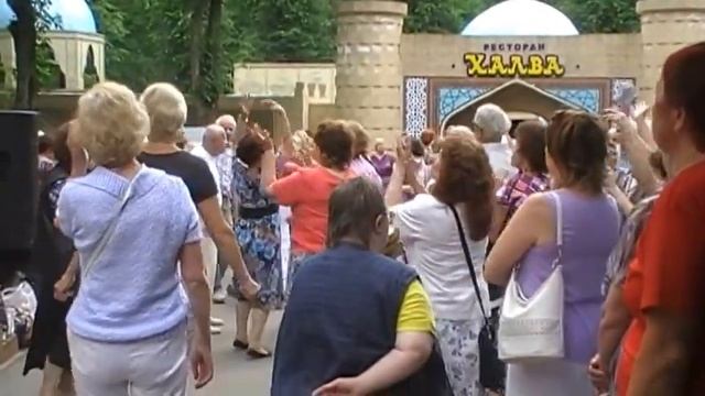 Г.Пермь Парк им.Горького Танцы смотреть онлайн