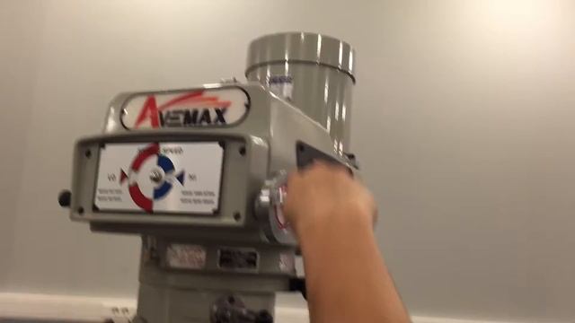 Регулировка оборотов шпинделя на фрезерном станке AVEMAX 2VS смотреть онлайн