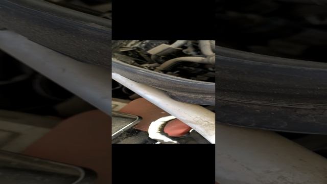 Mercedes Как самому поменять фильтр GLC 250 d пылевой под капотом, и аккумулятор.