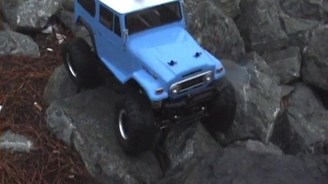 Tamiya CR-01 Toyota Land Cruiser FJ40 rock crawling смотреть онлайн