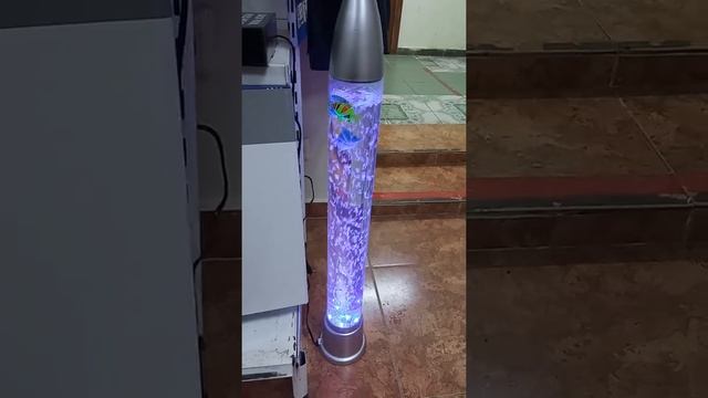 Супер! завораживает.Воздушно- Пузырьковая колонна с рыбками. смотреть онлайн