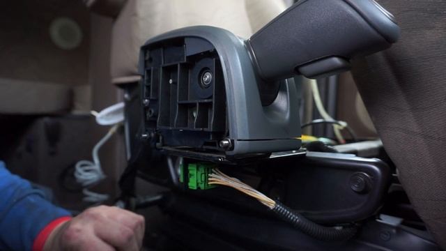 How to replace the shifter in a automatic semi (VNL) смотреть онлайн