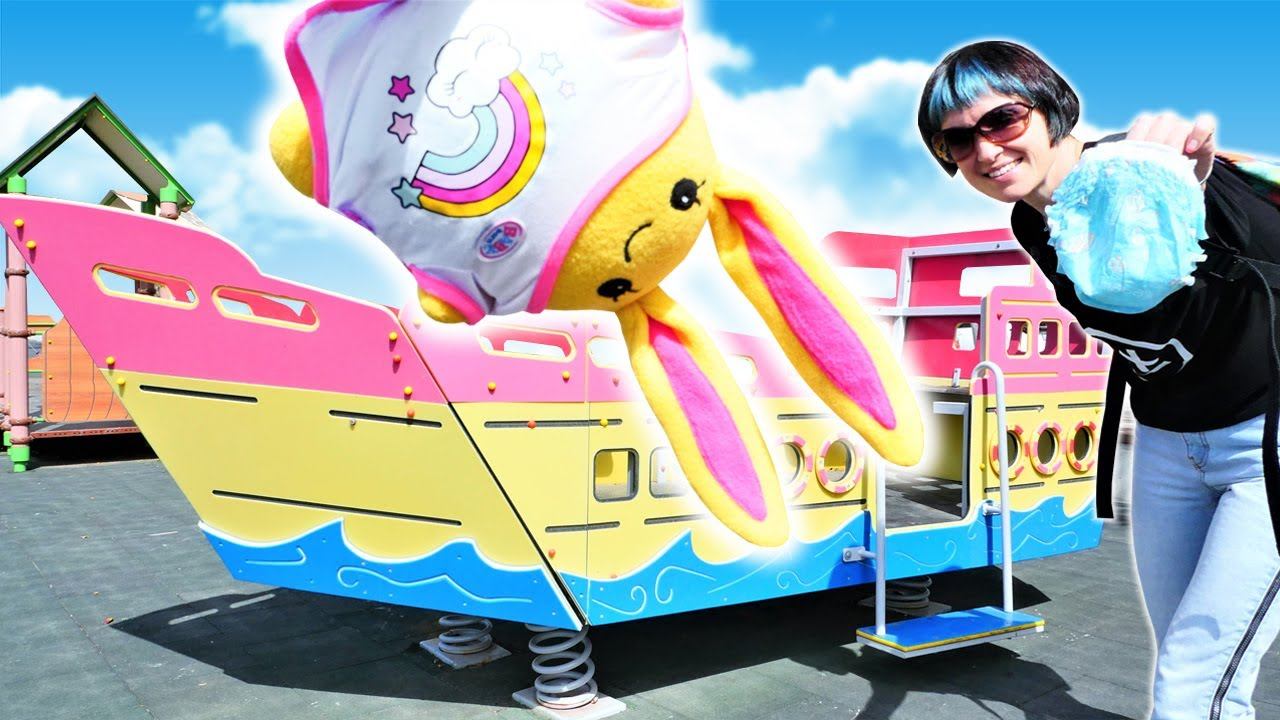 Мама Маша и зайка Лаки. Видео для детей с игрушками. Гуляем с Лаки в коляске смотреть онлайн