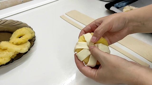 Ананасы в слоёном тесте. Очень простой и лёгкий рецепт. смотреть онлайн