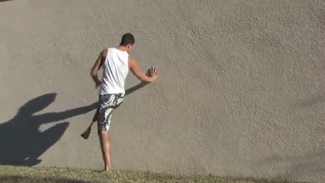 Learn Parkour Freerun Tricks - Palm Spin Gainer смотреть онлайн