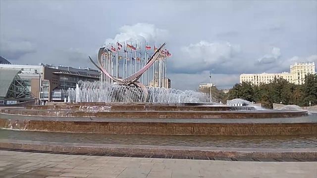 Фонтан у Киевского вокзала смотреть онлайн