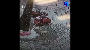 В Гатчине трактор завалил снегом ребенка