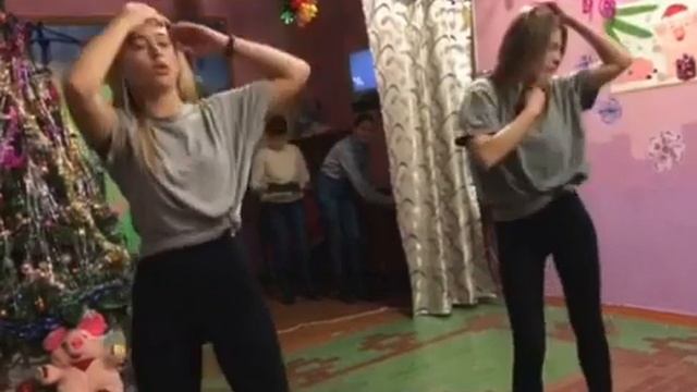 Танец девочек 11 класса на Новый Год 2019 смотреть онлайн