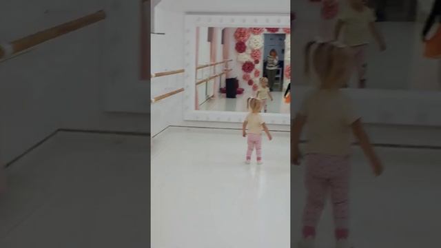 Балет Элоночка маленькая балеринка смотреть онлайн