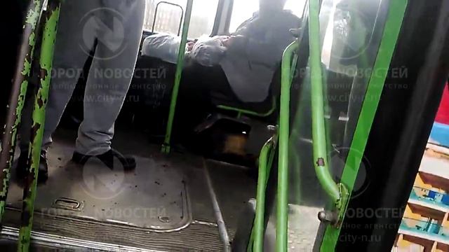 В автобусе взорвалось колесо смотреть онлайн