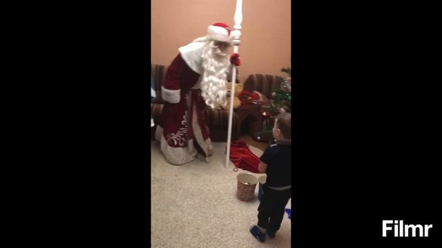 Дед Мороз пришёл к Коле и подарил подарки. смотреть онлайн