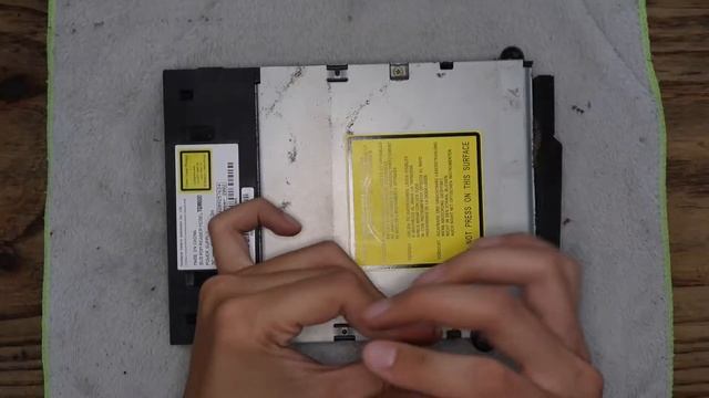 Filthy Xbox Original - Teardown & Clean смотреть онлайн