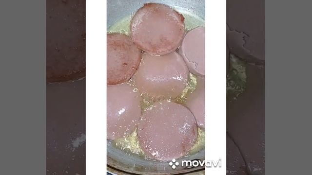 Гамбургер с колбасой быстро и вкусно .Гамбургер очень бюджетный вариант .Быстрая закуска за 5 минут смотреть онлайн