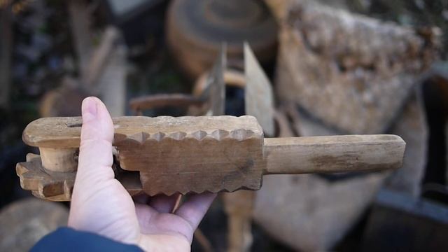 Антикварная деревянная детская игрушка трещетка Россия. 1800 годы. смотреть онлайн